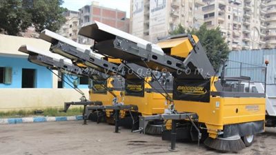 الدقهلية تتسلم 3 مكنسات من إجمالي 21 سيارة لدعم منظومة النظافة بـ 35 مليون جنيه