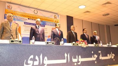 نائب محافظ قنا ورئيس الجامعة يشهدان المؤتمر العلمي الثاني لكلية العلاج الطبيعي | صور