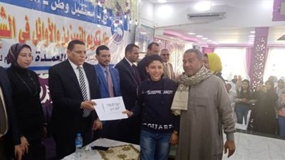 تكريم 75 طالبًا وطالبة من المتفوقين بمدارس الواسطى في بني سويف | فيديو