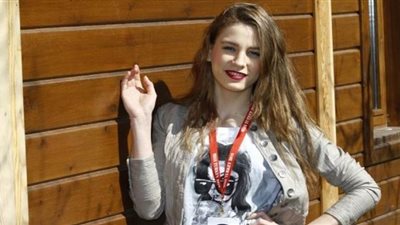 سيريناي ساريكايا تخطف حبيب ممثلة تركية | فيديو