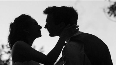 فتاة تستغل جمالها  للحصول على بيانات الحساب المصرفي لشاب