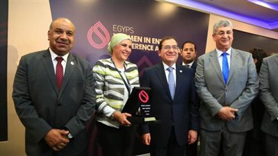 طارق الملا يكرم 