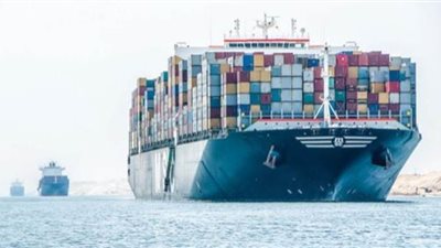 عبور 61 سفينة من قناة السويس بإيرادات 20 مليون دولار