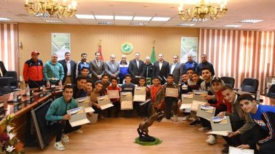 محافظ الشرقية يُهنئ لاعب مشروع البطل الأوليمبي بالشرقية لفوزه ببطولة الجمهورية