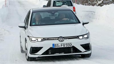 ظهور سيارة فولكس فاجن جولف R على الطرق العامة