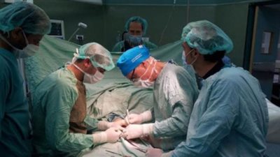 استغرقت 4 ساعات.. جراحة نادرة لاستئصال ورم سرطاني بفص الكبد لمريض بالغربية