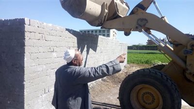 إزالة 131 حالة بمساحة 100 ألف متر تعديات على أراضي الدولة بالبحيرة