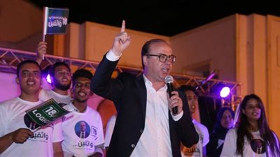 رئيس وزراء تونس يؤجل إعلان تشكيل حكومته إلى الغد