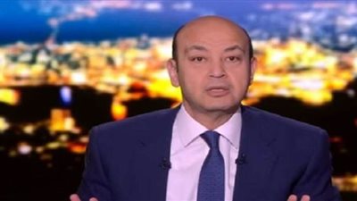 عمرو أديب يهاجم معلق مباراة الزمالك والترجي على الهواء