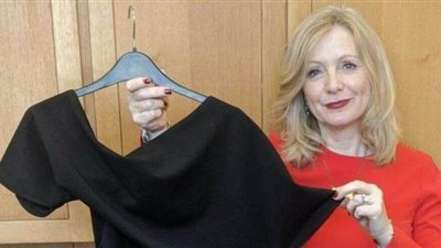 بعد أن أثار جدلًا في مجلس العموم.. عضوة بالبرلمان البريطاني تعرض فستانها العاري للبيع | فيديو