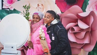 فرحتهم لها شكل تاني.. حفلات عرس وعروض زواج بساحة 