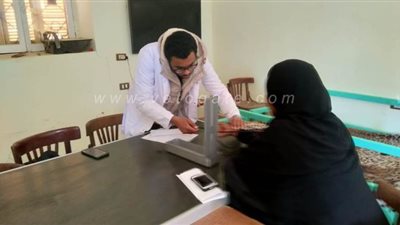 توقيع الكشف وعلاج 228 حالة في قافلتين لجامعة جنوب الوادي بأسوان | صور