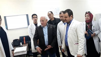 محافظ بورسعيد يتابع سير العمل بمستشفي السلام | صور