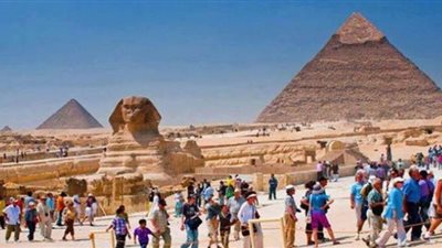 خطة مصر لاستعادة 15 مليون سائح.. حملات التسويق الأبرز.. خبراء ومستثمرون يطالبون باستغلال الفرص.. ويشيدون بتحركات الرئيس