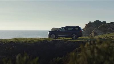 طرق تنافس تصاميم السيارات بين GMC وتويوتا | فيديو