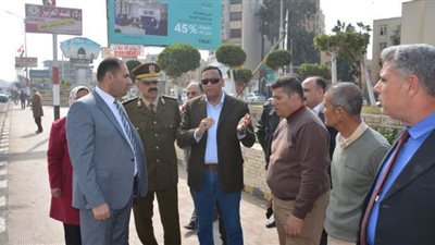 محافظ الدقهلية يتابع أعمال المكنسات على الطبيعة في المنصورة