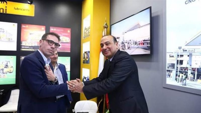 جانب من توقيع الاتفاقية