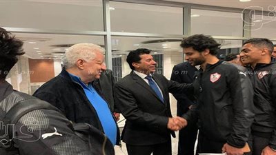وزير الشباب والرياضة يصل مطار القاهرة لاستقبال أبطال السوبر
