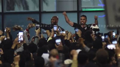 شيكابالا وحازم إمام يحتفلان ببطولة السوبر الأفريقي مع الجماهير بمطار القاهرة