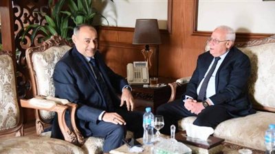 محافظ بورسعيد يلتقي رئيس مجلس إدارة مصنع أكاي للملابس الجاهزة | صور