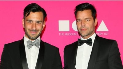 ريكي مارتن يثير الجدل بصورة مع زوجه السوري في عيد الحب