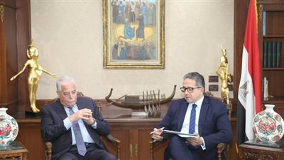 العناني يبحث مع محافظ جنوب سيناء خطة الترويج السياحي لمدينة شرم الشيخ