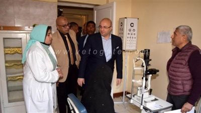 محافظ بني سويف يزور مستشفى الرمد ويراجع التزام الأطباء بالنوبتجيات