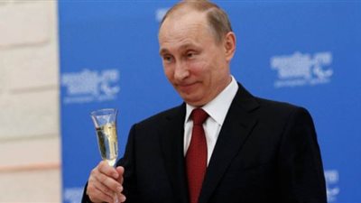 حجز بوتين داخل مصعد في موسكو.. وتعليقات طريفة من المواطنين | فيديو