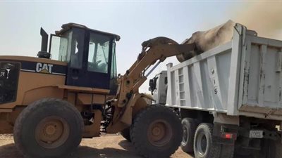 رفع 100 طن مخلفات بطريق 