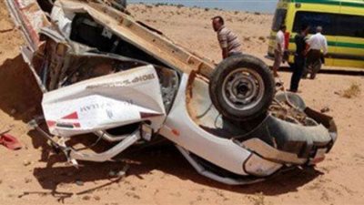مصرع طالب بحادث انقلاب سيارة أعلى طريق السويس الصحراوي