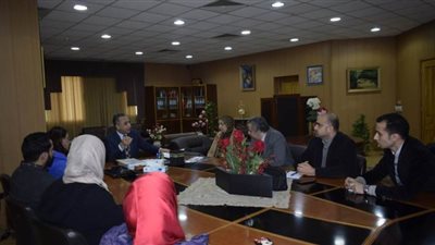 نائب رئيس جامعة المنصورة يعقد اجتماعه الأول مع ممثلي رابطة المبعوثين العائدين