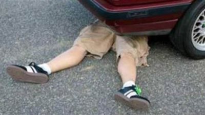 مصرع طفل صدمته سيارة طائشة بطريق كلاحين أبنود في قنا