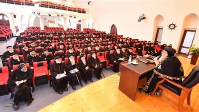 البابا تواضروس يلتقي كهنة إيبارشية البحيرة