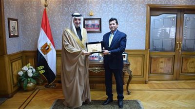 وزير الرياضة يؤكد تفعيل بروتوكول التعاون مع البحرين في المجالات الشبابية