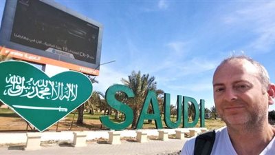 إسرائيلي يوثق جولته من داخل الأراضي السعودية: تشبه أمريكا | صور