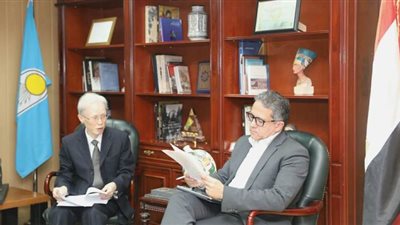 وزير الآثار يبحث تعزيز التعاون السياحي مع سفير اليابان