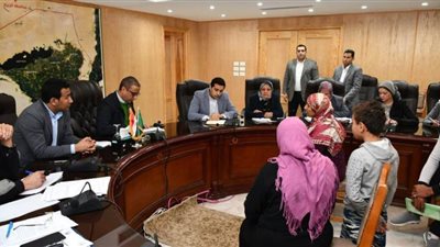 حل مشكلات منية الحيط في اللقاء الأسبوعي لمحافظ الفيوم مع المواطنين