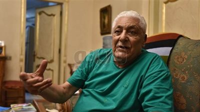 الشاعر صلاح فايز يهاجم عمرو أديب بسبب شاكوش وعمر كمال