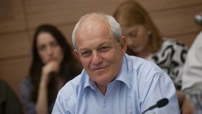 الكنيست يمنح وزير سابق متهما بالفساد حصانة برلمانية