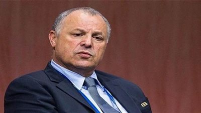 أبوريدة وسويلم ومحسن صلاح في عزاء والدة علاء نبيل