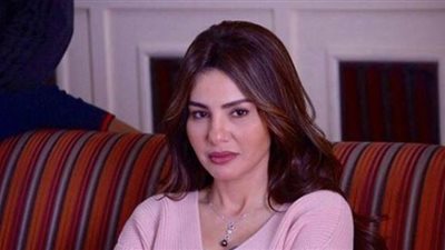 دينا فؤاد تبيع سيارتها القديمة وتشترى 