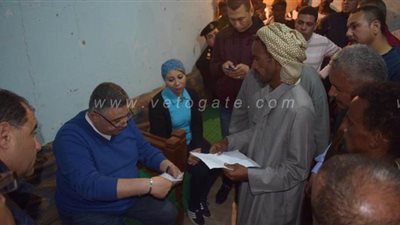 خلال لقاء جماهيري.. محافظ البحر الأحمر يخصص 50 وحدة سكنية لأهالي 