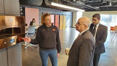 رئيس جامعة أسيوط يزور “لويفيل الأمريكية” لمعرفة تجربتها بالمراكز العلمية المتقدمة | صور