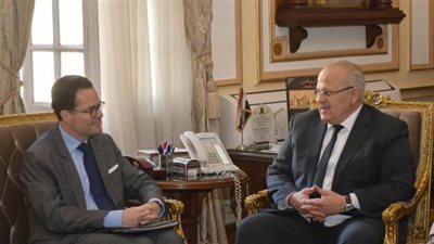 تفاصيل لقاء رئيس جامعة القاهرة والسفير الفرنسي