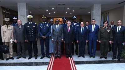 العصار يبحث مع وزير القوات المسلحة بالسنغال مجالات التعاون المشترك