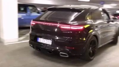 بورش تستعرض مهارات الفئة عالية الأداء من سيارتها كايين كوبيه GT | فيديو