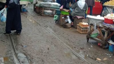 برك مياه الأمطار تنتشر في شوارع الإسكندرية