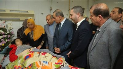 محافظ كفر الشيخ يطمئن على الطالبة 