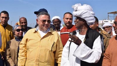 محافظ البحر الأحمر من حلايب: الأولوية للأرامل ومتضرري السيول في توزيع مساكن التوطين|صور