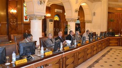 نائب رئيس جامعة الإسكندرية: عقد الامتحانات داخل القاعات.. والاستغناء عن الخيام